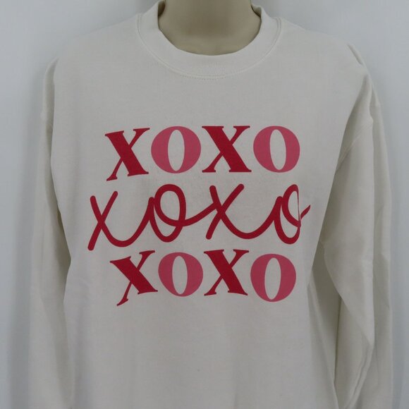 Gildan Womens Medium XOXO Valentine Love Pink White Crewneck Sweatshirt Pullover - Picture 2 of 9